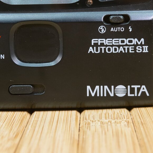 Vintage Minolta Freedom Autodate SII 35mm AF Film Camera, red-eye reduction - Picture 2 of 8